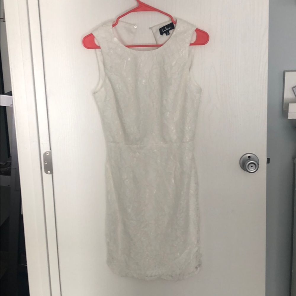 Lulu’s sleeveless white midi dress